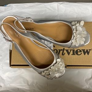Silver comfortview women dress shoe